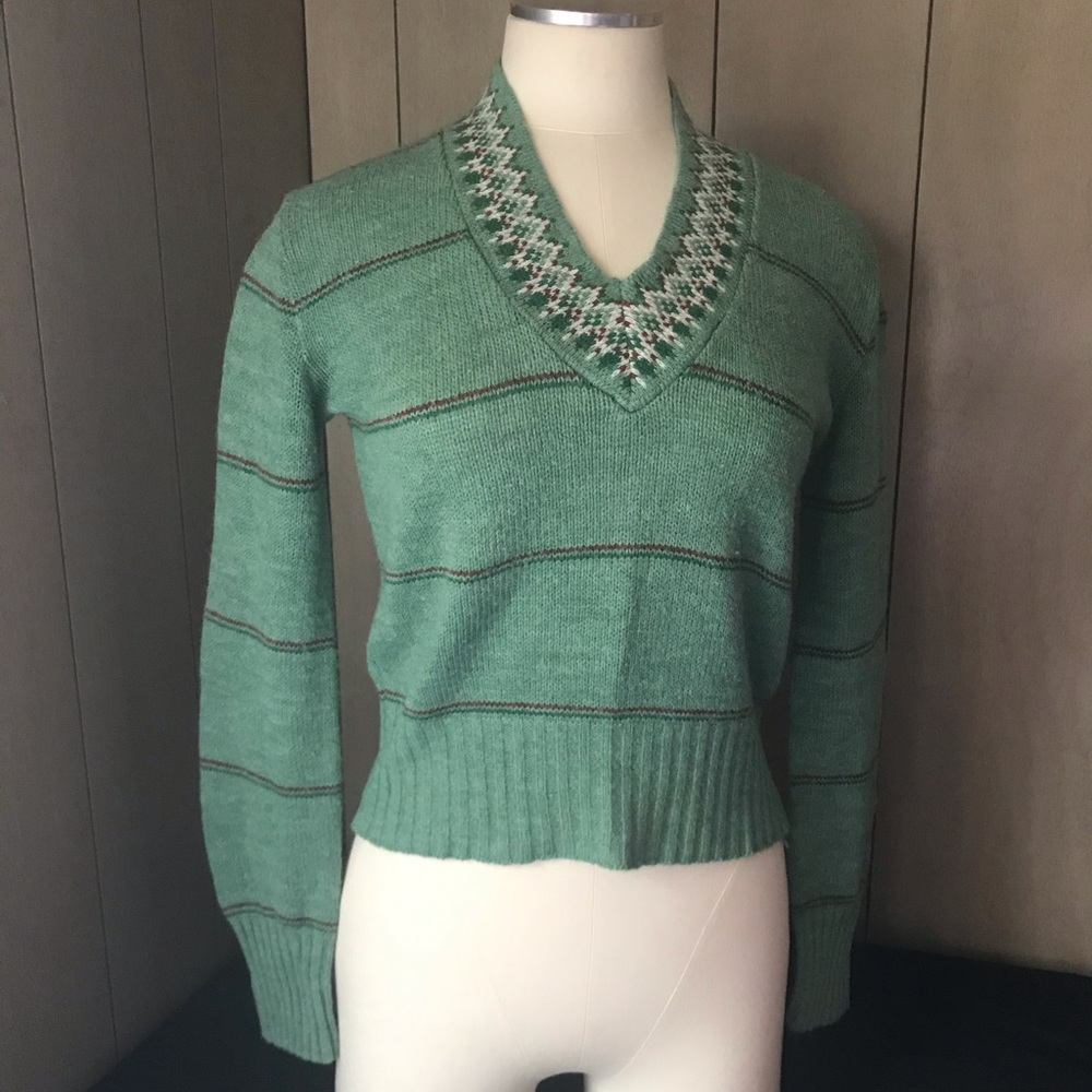 Vintage Garland Vneck green sweater with border 1974